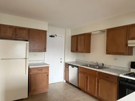 77 West Central Avenue Roselle IL 60172