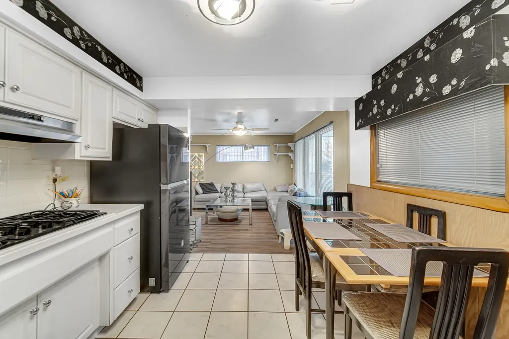 9238 South Constance Avenue Chicago IL 60617