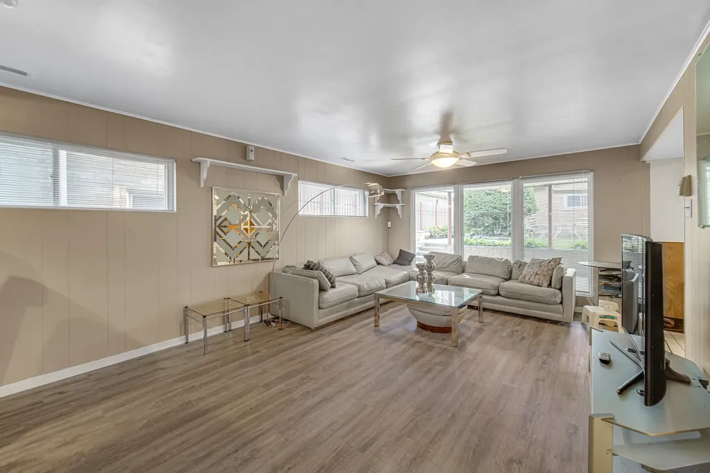 9238 South Constance Avenue Chicago IL 60617