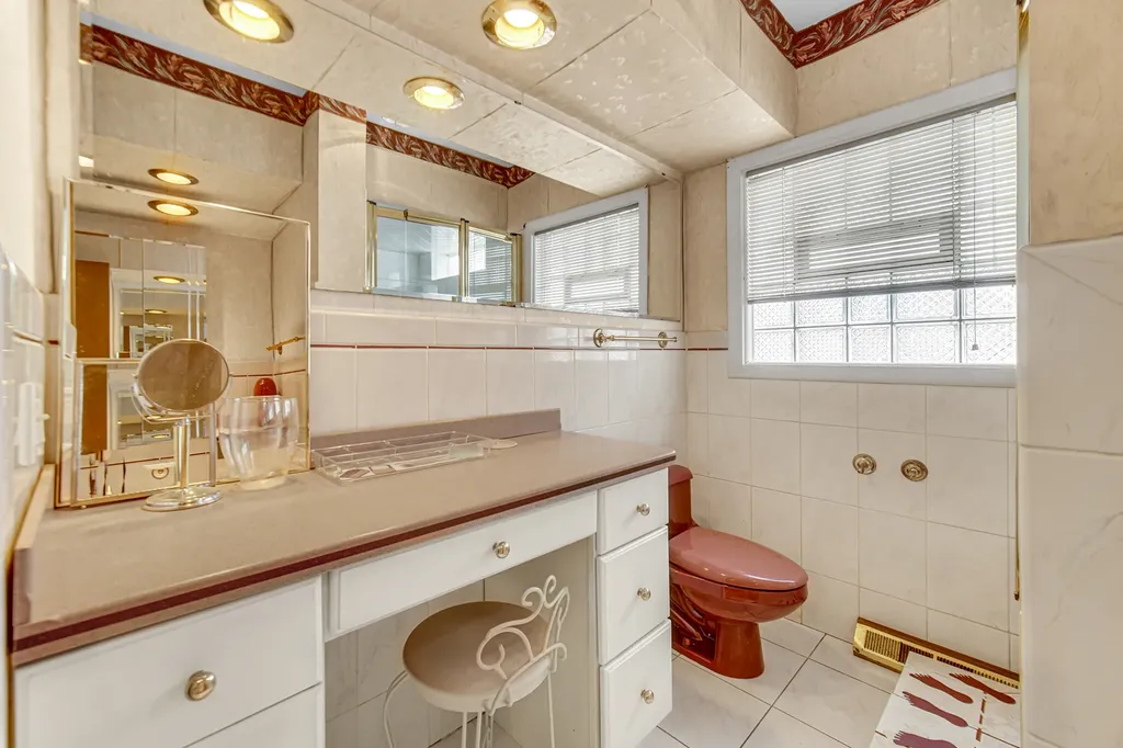 9238 South Constance Avenue Chicago IL 60617