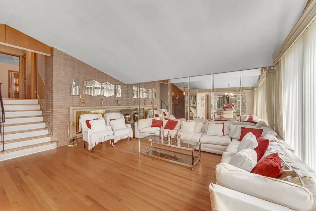 9238 South Constance Avenue Chicago IL 60617