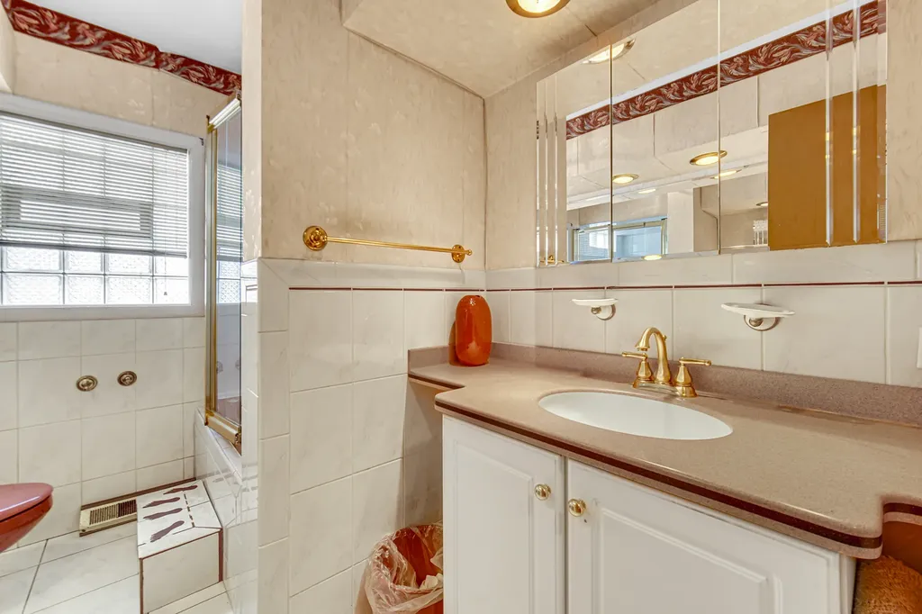 9238 South Constance Avenue Chicago IL 60617