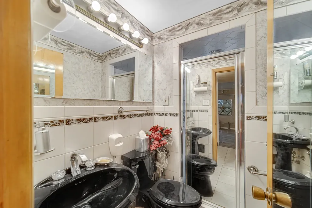 9238 South Constance Avenue Chicago IL 60617