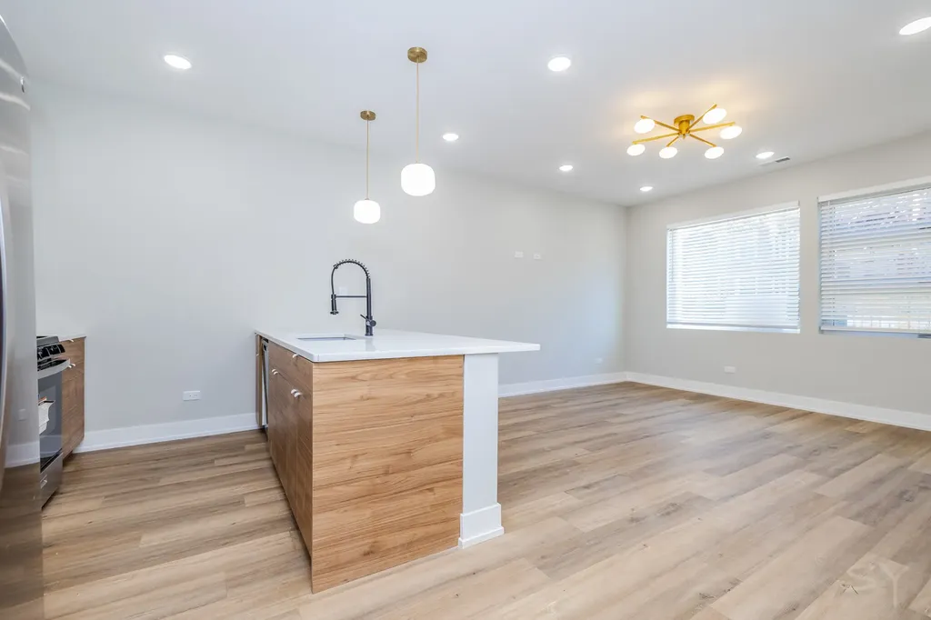 6220 South King Drive Chicago IL 60637