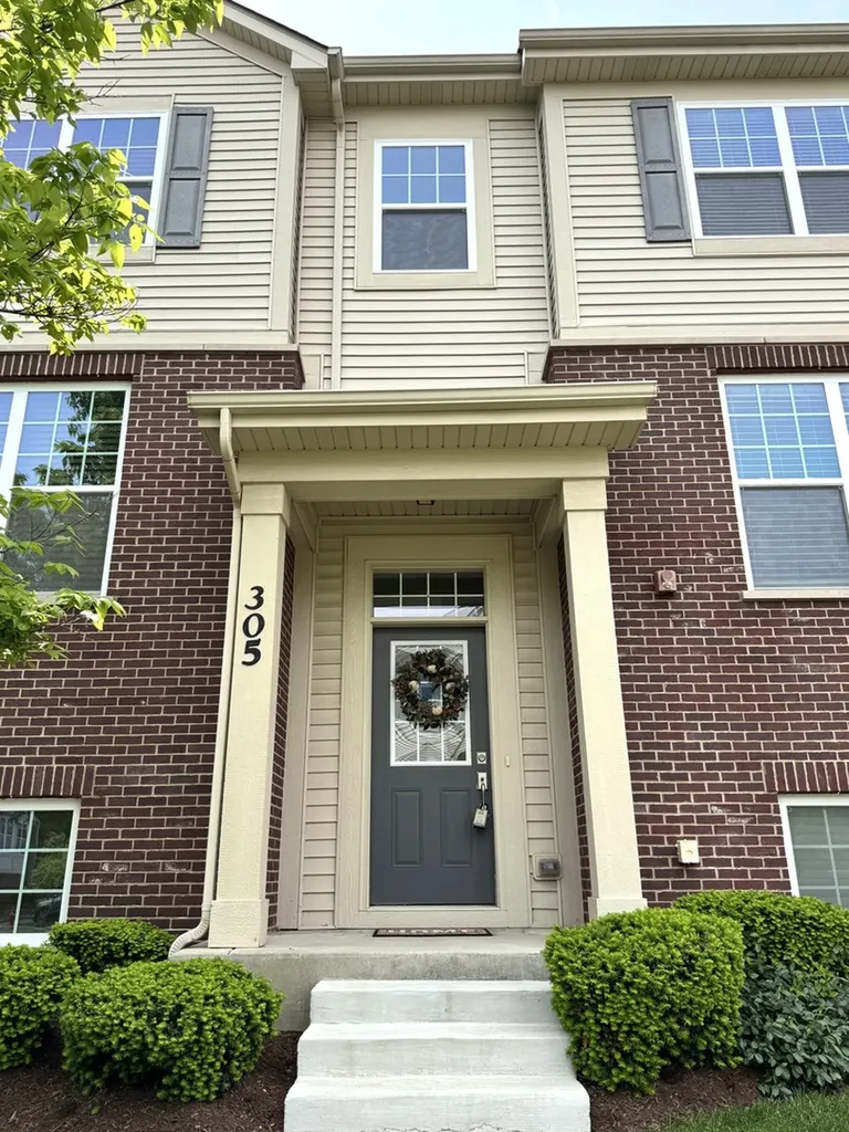 305 Lexington Lane Rolling Meadows IL 60008
