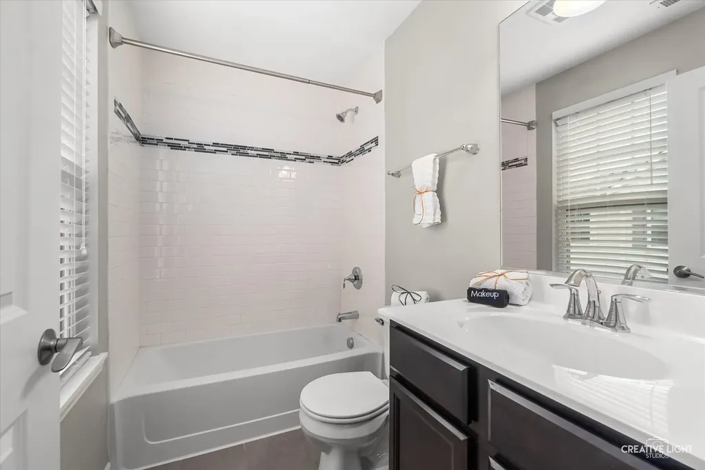 305 Lexington Lane Rolling Meadows IL 60008