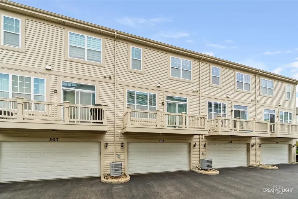 305 Lexington Lane Rolling Meadows IL 60008