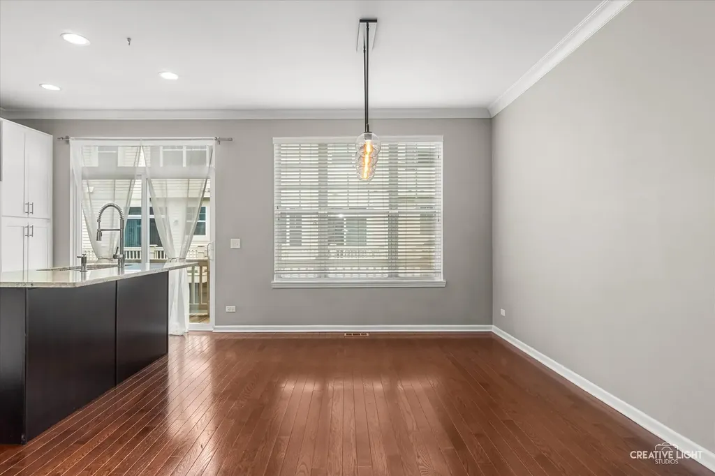 305 Lexington Lane Rolling Meadows IL 60008
