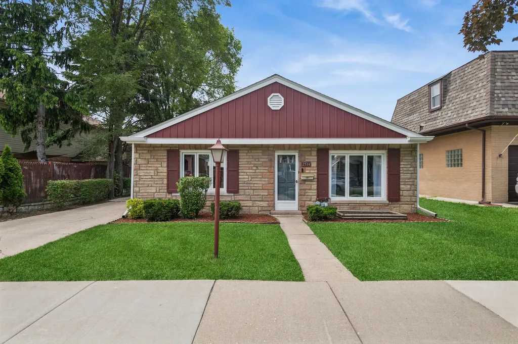 2534 Maple Street River Grove IL 60171