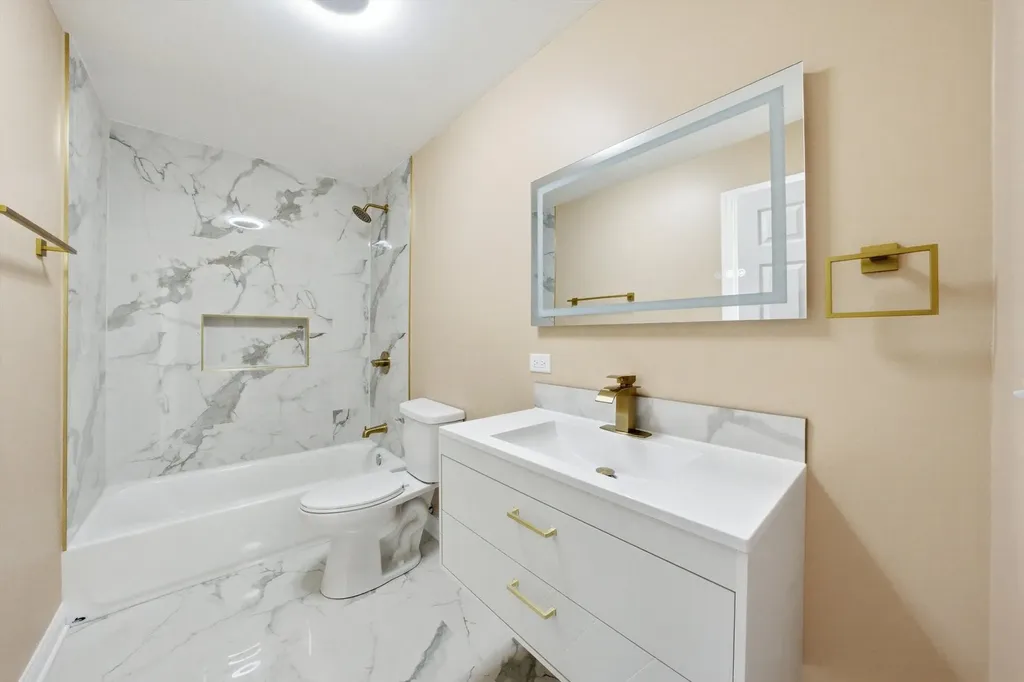 2226 West 51st Street Chicago IL 60609