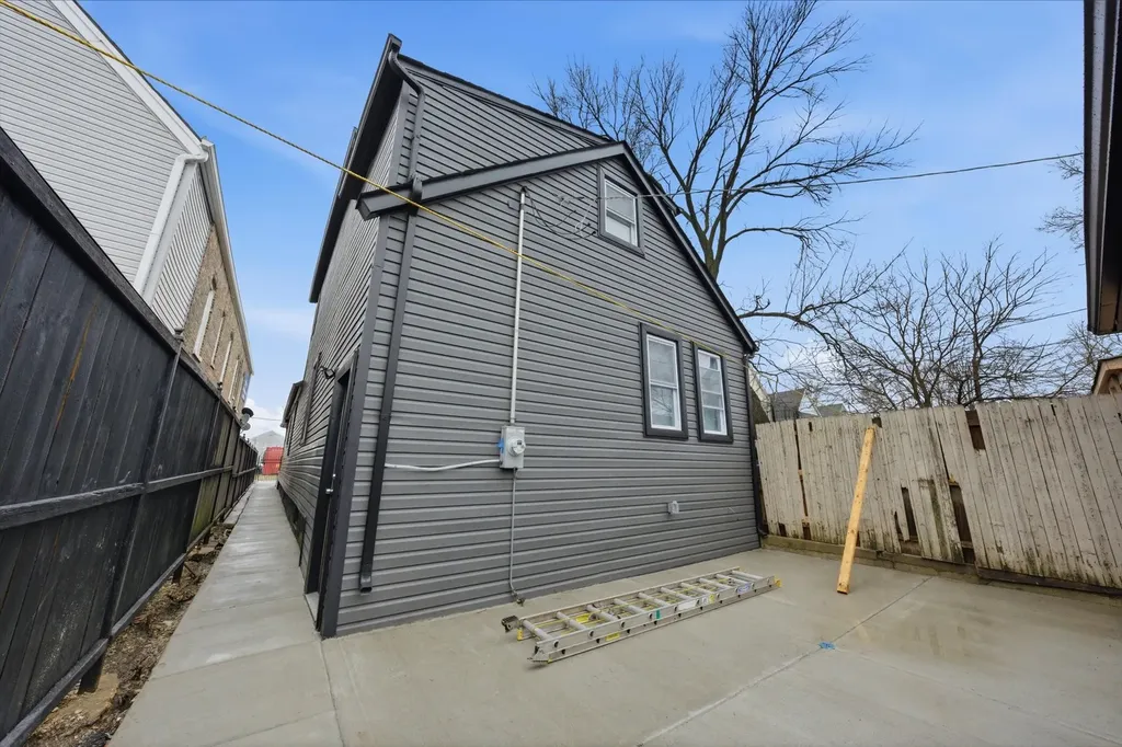 2226 West 51st Street Chicago IL 60609