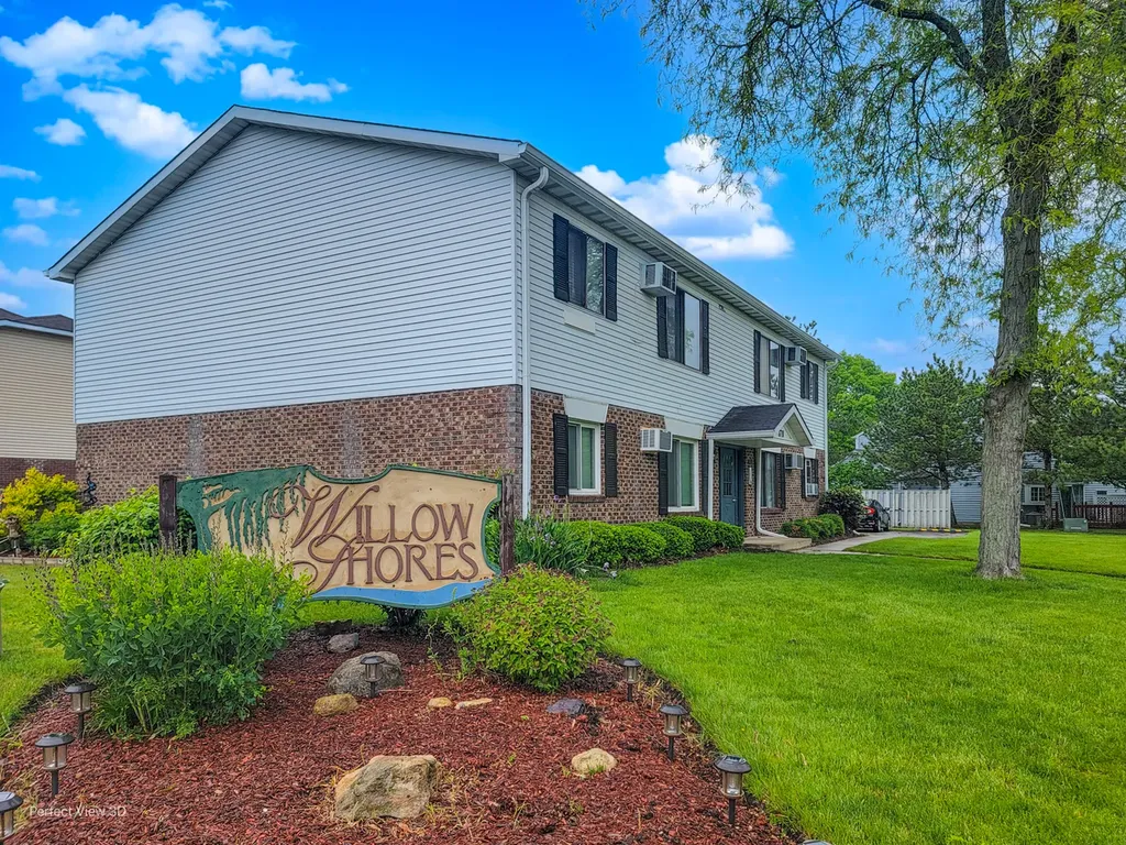 370 Echo Lane Aurora IL 60504