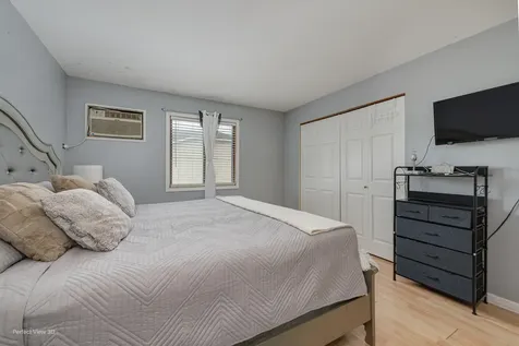 370 Echo Lane Aurora IL 60504
