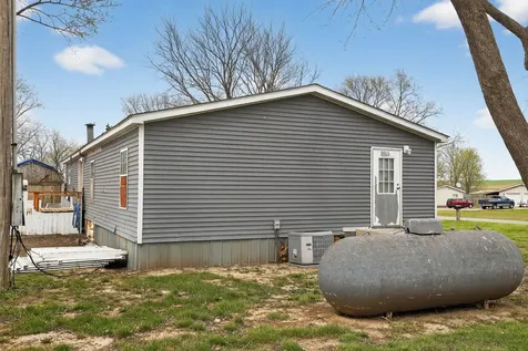 21309 Gambill Lane Carlyle IL 62231