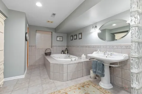 2235 Bellview Court Gurnee IL 60031