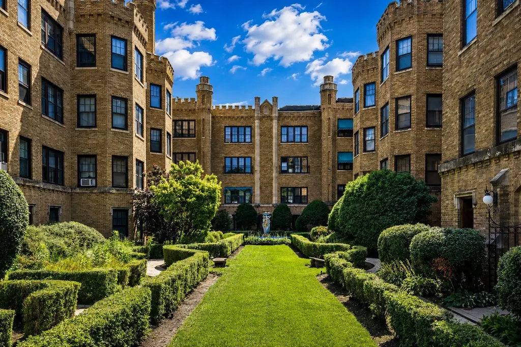 2430 West Greenleaf Avenue Chicago IL 60645