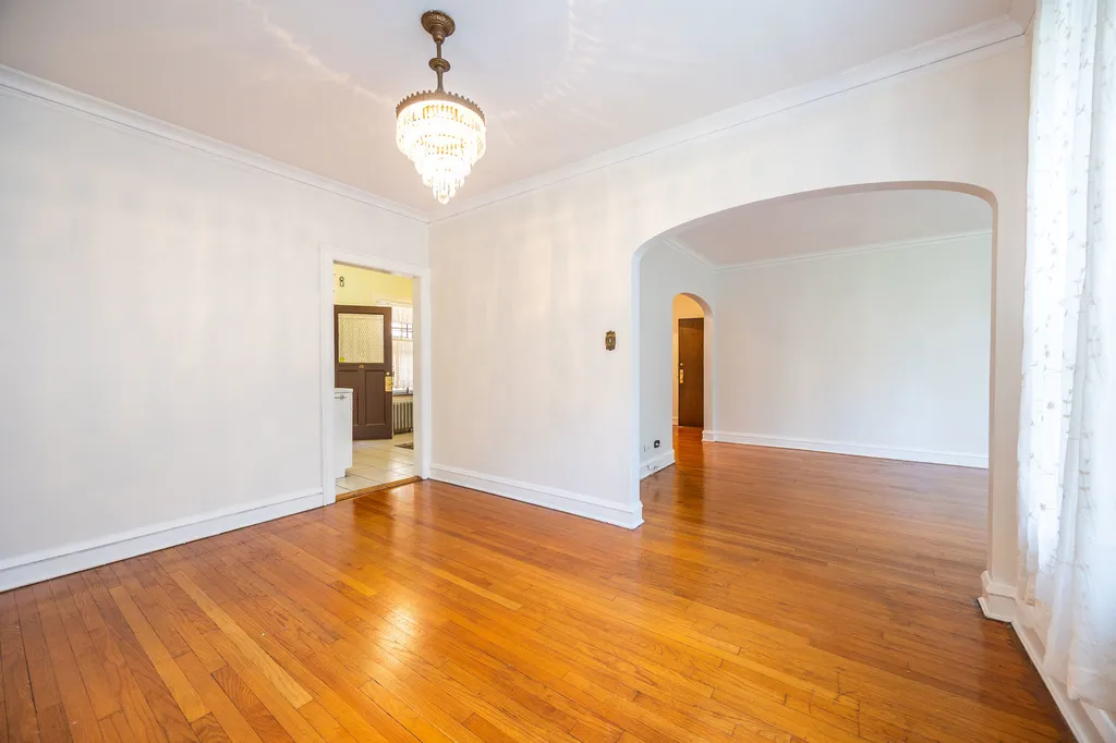 2430 West Greenleaf Avenue Chicago IL 60645