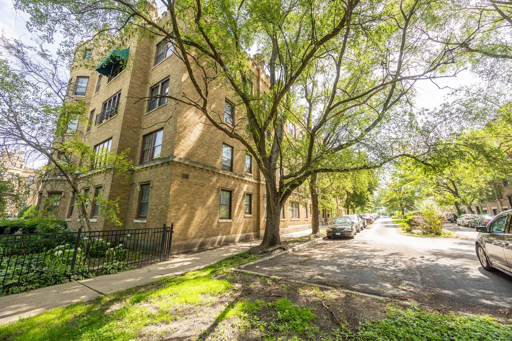 2430 West Greenleaf Avenue Chicago IL 60645