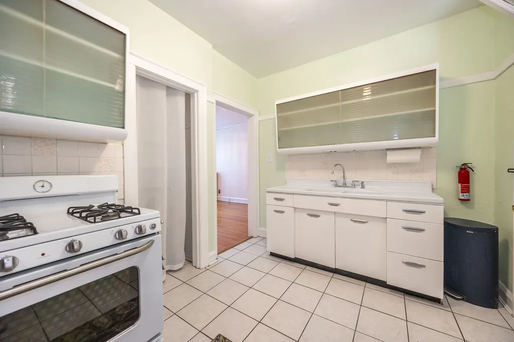 2430 West Greenleaf Avenue Chicago IL 60645