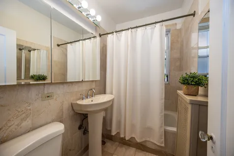 2430 West Greenleaf Avenue Chicago IL 60645