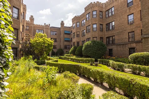 2430 West Greenleaf Avenue Chicago IL 60645