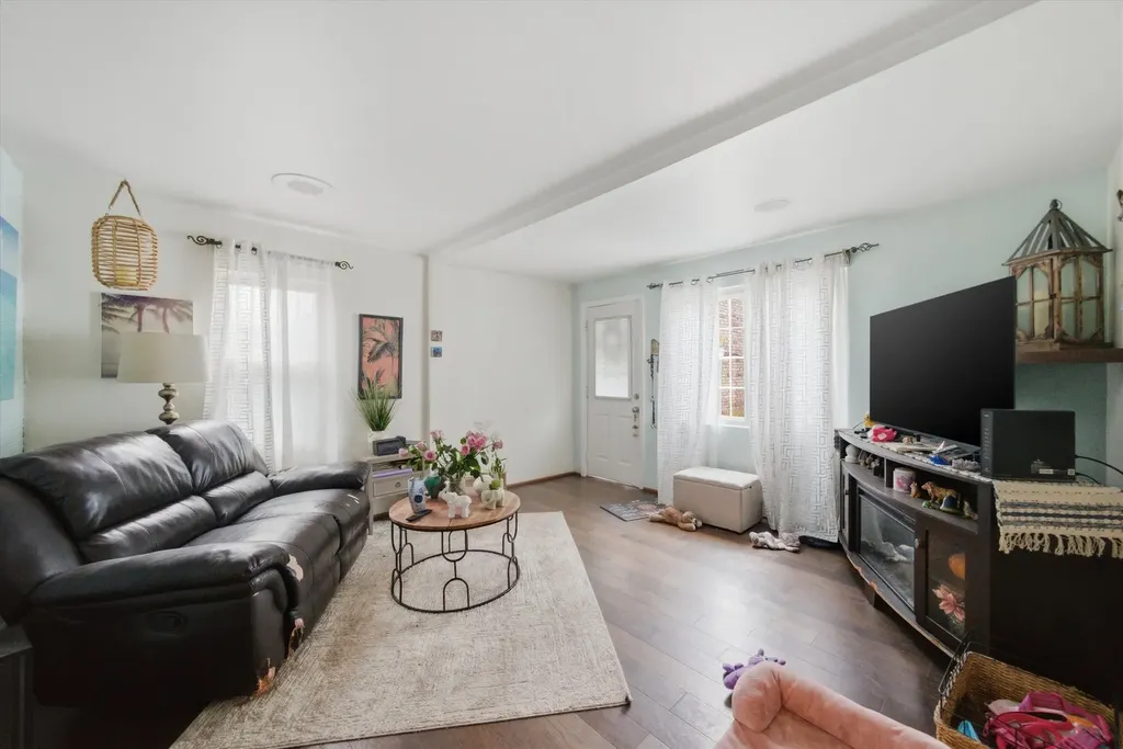 5122 West Bloomingdale Avenue Chicago IL 60639