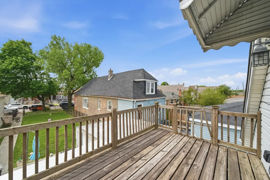 5122 West Bloomingdale Avenue Chicago IL 60639