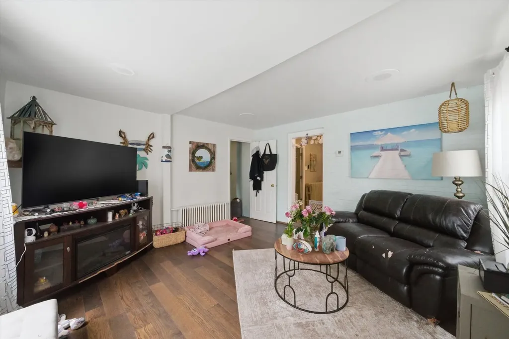 5122 West Bloomingdale Avenue Chicago IL 60639