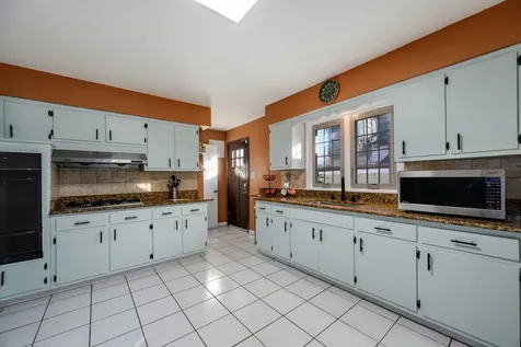 2458 Seminary Avenue Des Plaines IL 60016