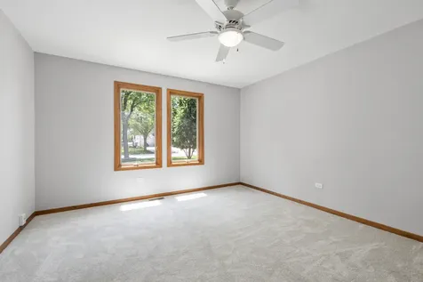 9342 Sutton Place Tinley Park IL 60487