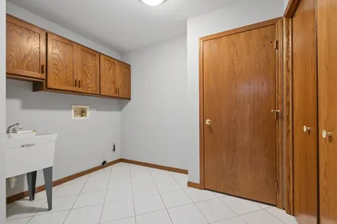 9342 Sutton Place Tinley Park IL 60487