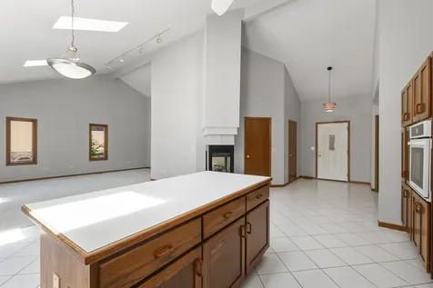 9342 Sutton Place Tinley Park IL 60487