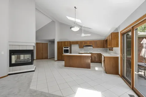 9342 Sutton Place Tinley Park IL 60487