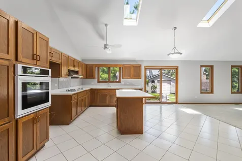 9342 Sutton Place Tinley Park IL 60487