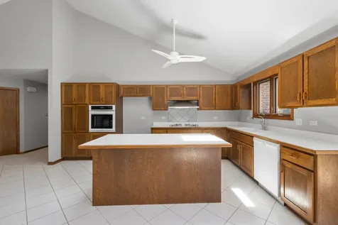 9342 Sutton Place Tinley Park IL 60487