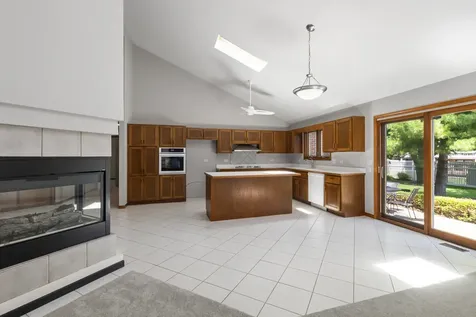 9342 Sutton Place Tinley Park IL 60487