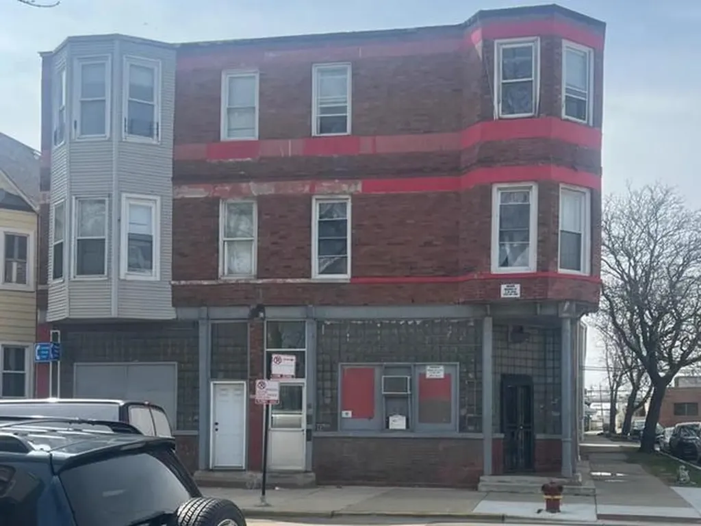 4400-4402 South Honore Crest Chicago IL 60609