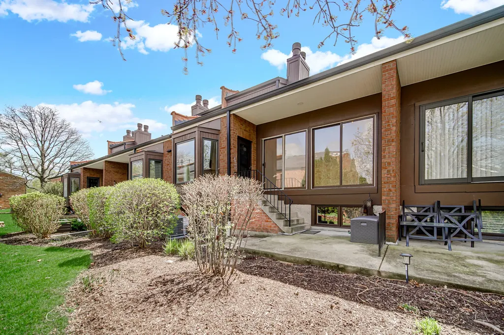 19W278 Governors Trail Oak Brook IL 60523