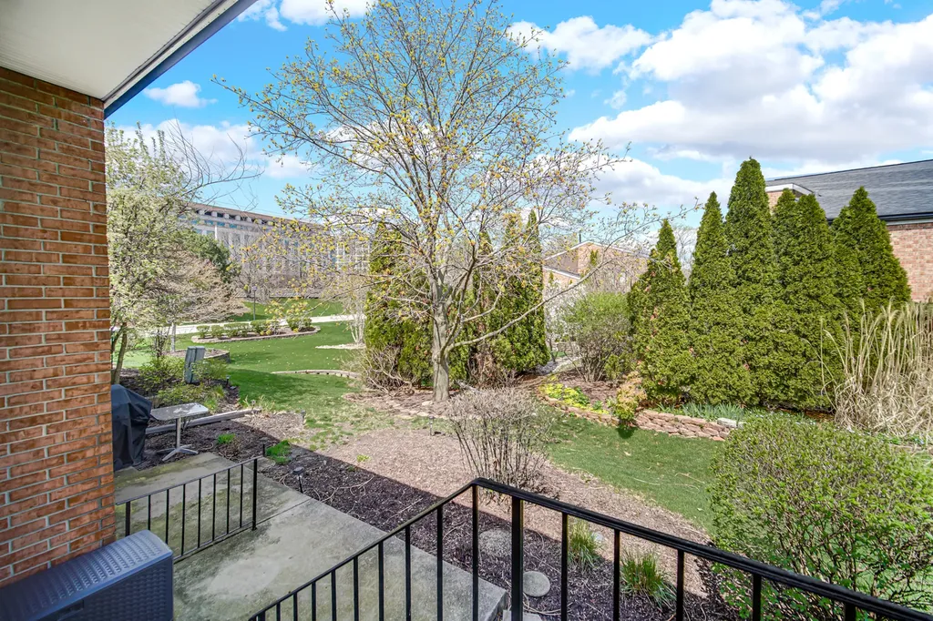 19W278 Governors Trail Oak Brook IL 60523
