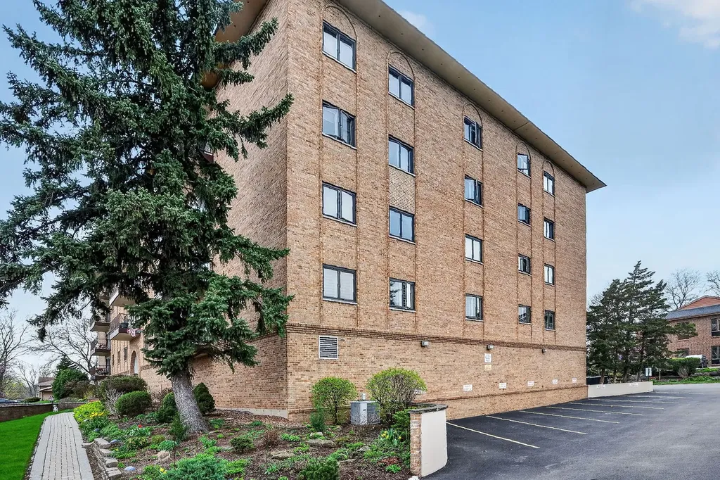 40 South Main Street Glen Ellyn IL 60137