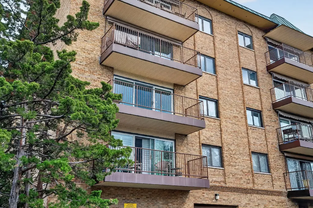 40 South Main Street Glen Ellyn IL 60137