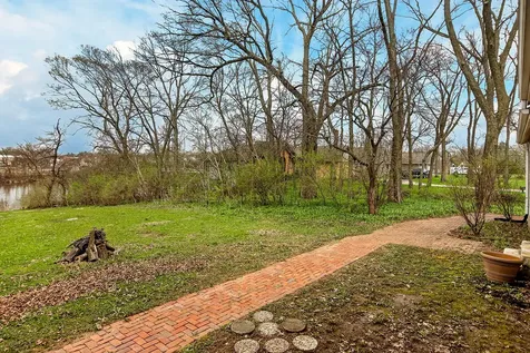 127 West River Street Rockton IL 61072