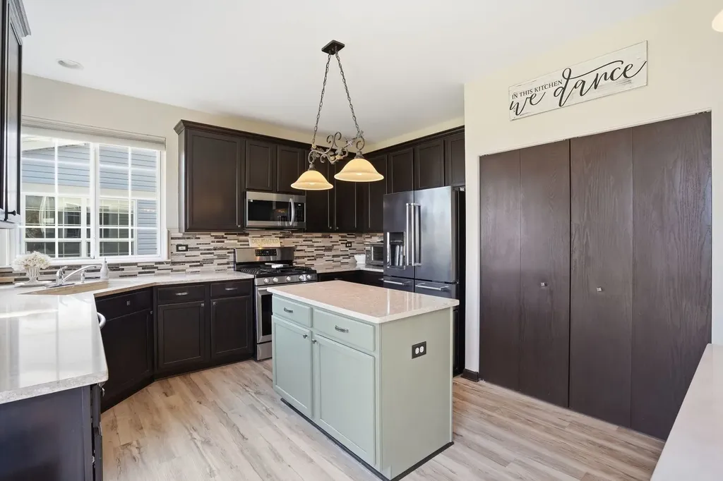 392 East 17th Place Lombard IL 60148