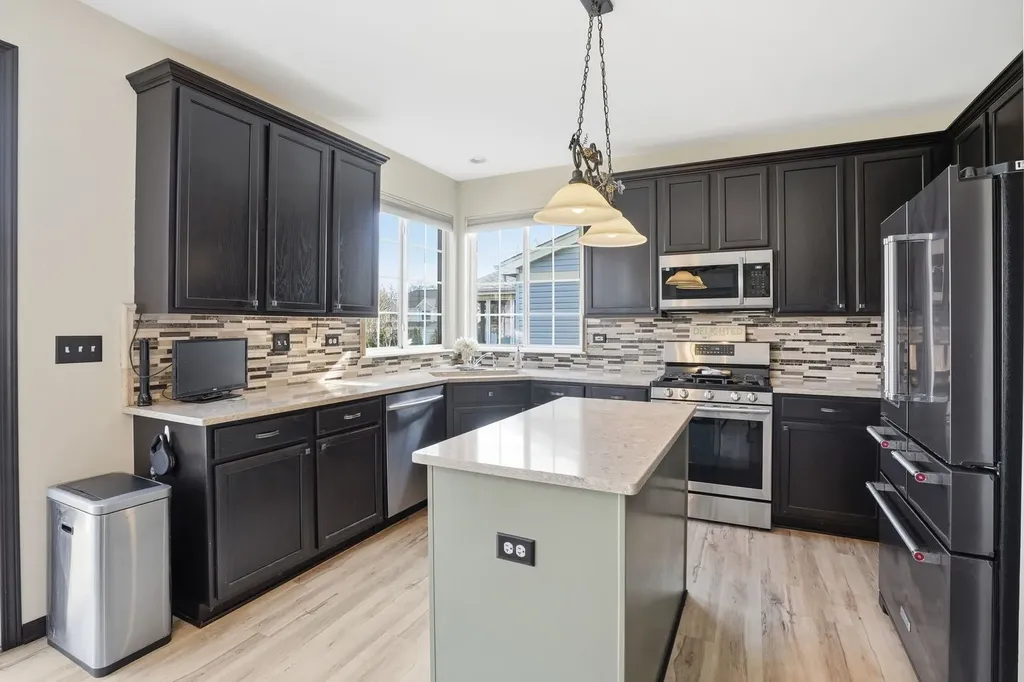 392 East 17th Place Lombard IL 60148