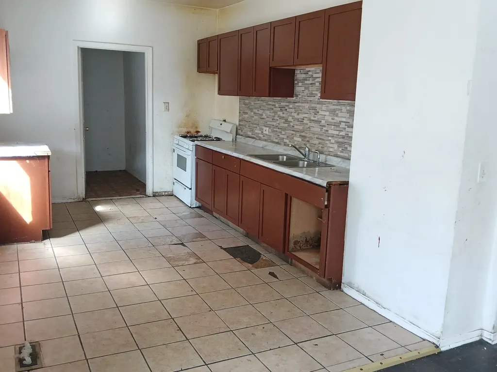 7804 South Ellis Avenue Chicago IL 60619