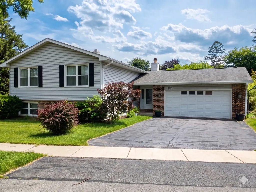 1928 North High Grove Lane Palatine IL 60074