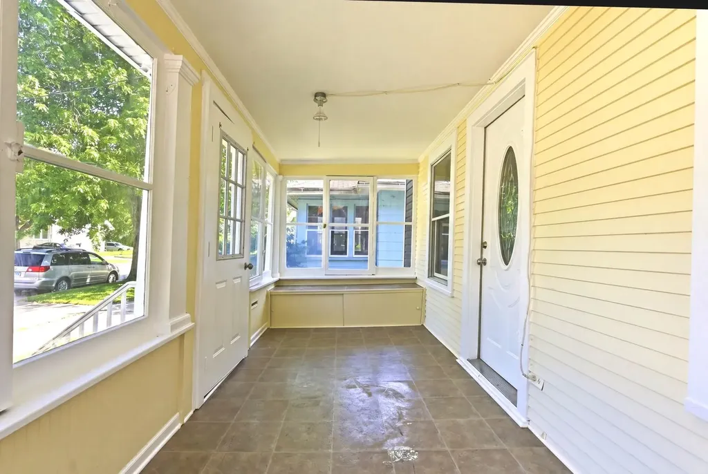 637 South Spencer Street Aurora IL 60505