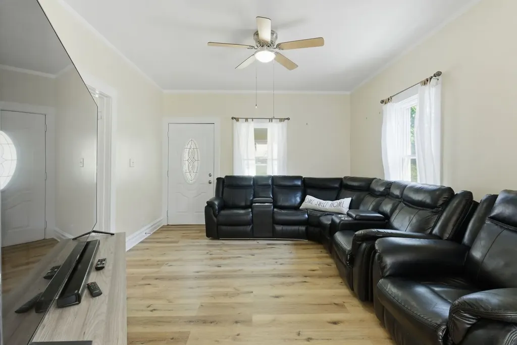637 South Spencer Street Aurora IL 60505