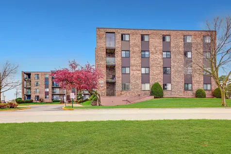 625 West Huntington Commons Road Mount Prospect IL 60056