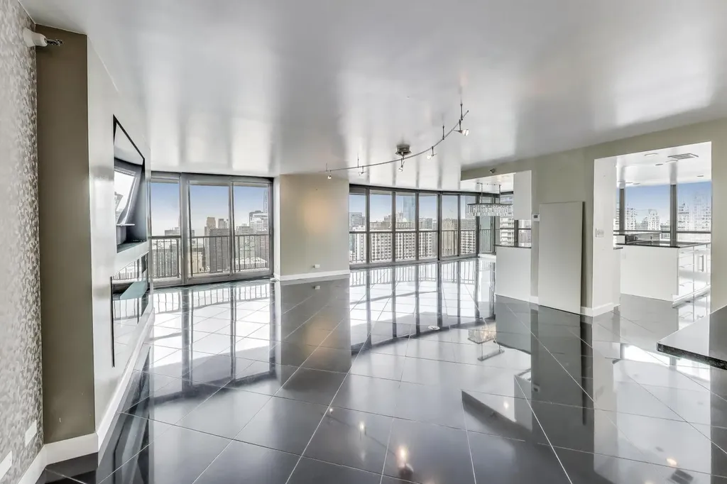 10 East Ontario Street Chicago IL 60611
